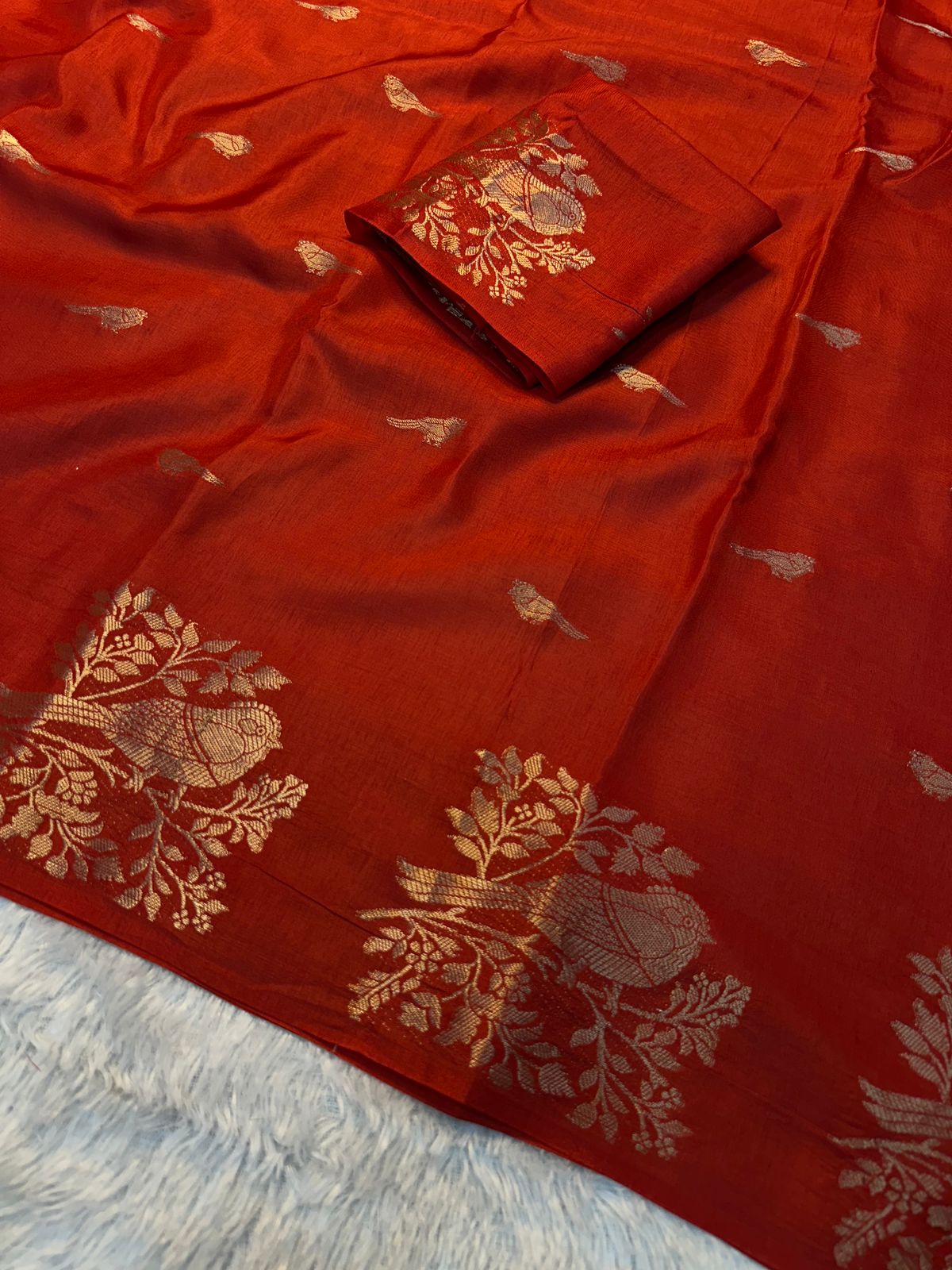 Premium Muslin Silk Shaded Saree with Woven Traditional Motifs & Running Blouse