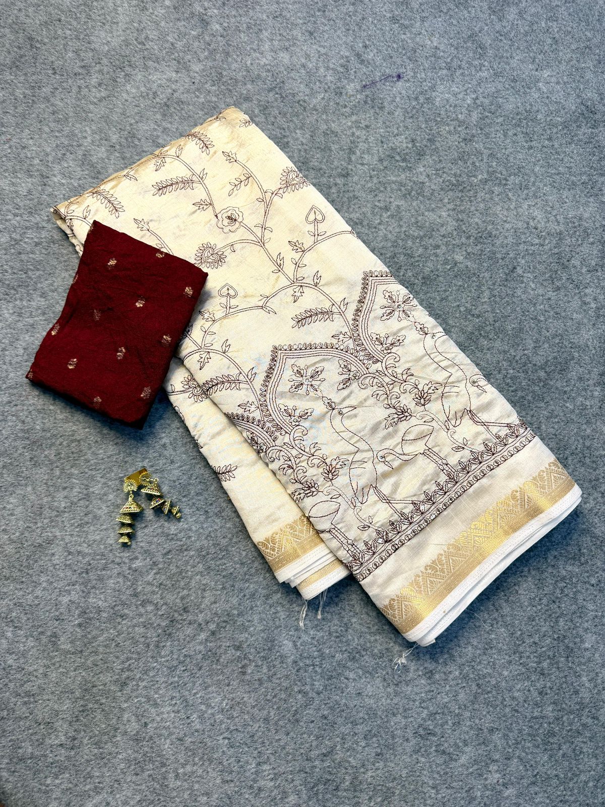 Premium Pure Tussar Silk Saree with Intricate Embroidery Border & Designer Butti Work with Extra Blouse